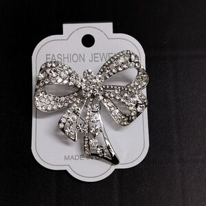 Fashion Jewelry Brooch Lapel Pin Bow Silver Color Clear